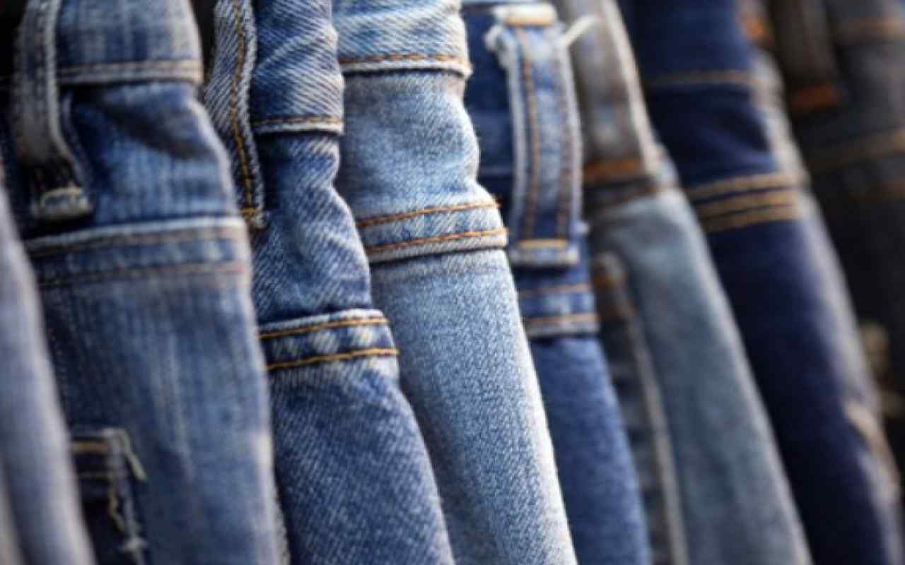 Experten sind sich einig: „Je länger Sie Ihre Jeans nicht waschen, desto schöner sehen sie aus.“
