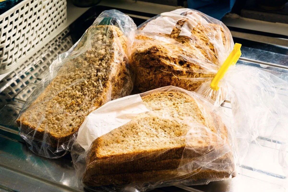 Keine Aluminiumfolie und keine Tüten: Eine einfache Methode, um Brot einzufrieren und es mehrere Tage lang knusprig zu halten