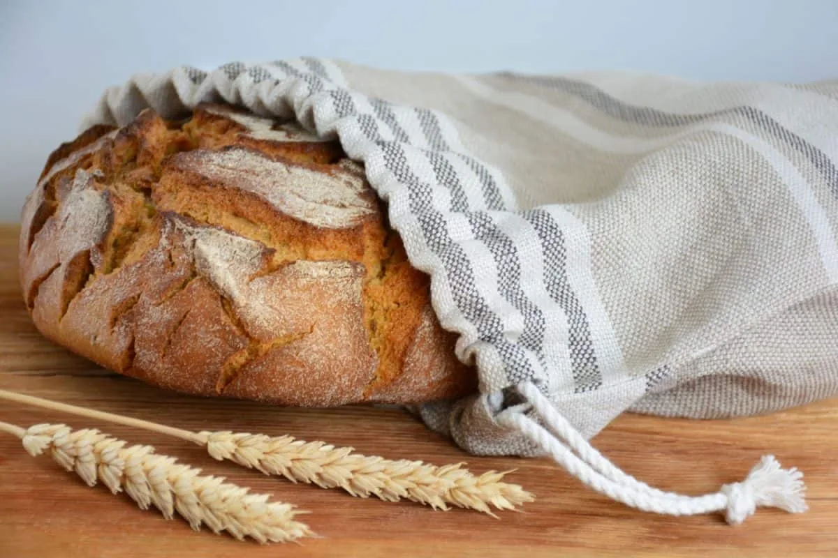 Keine Aluminiumfolie und keine Tüten: Eine einfache Methode, um Brot einzufrieren und es mehrere Tage lang knusprig zu halten