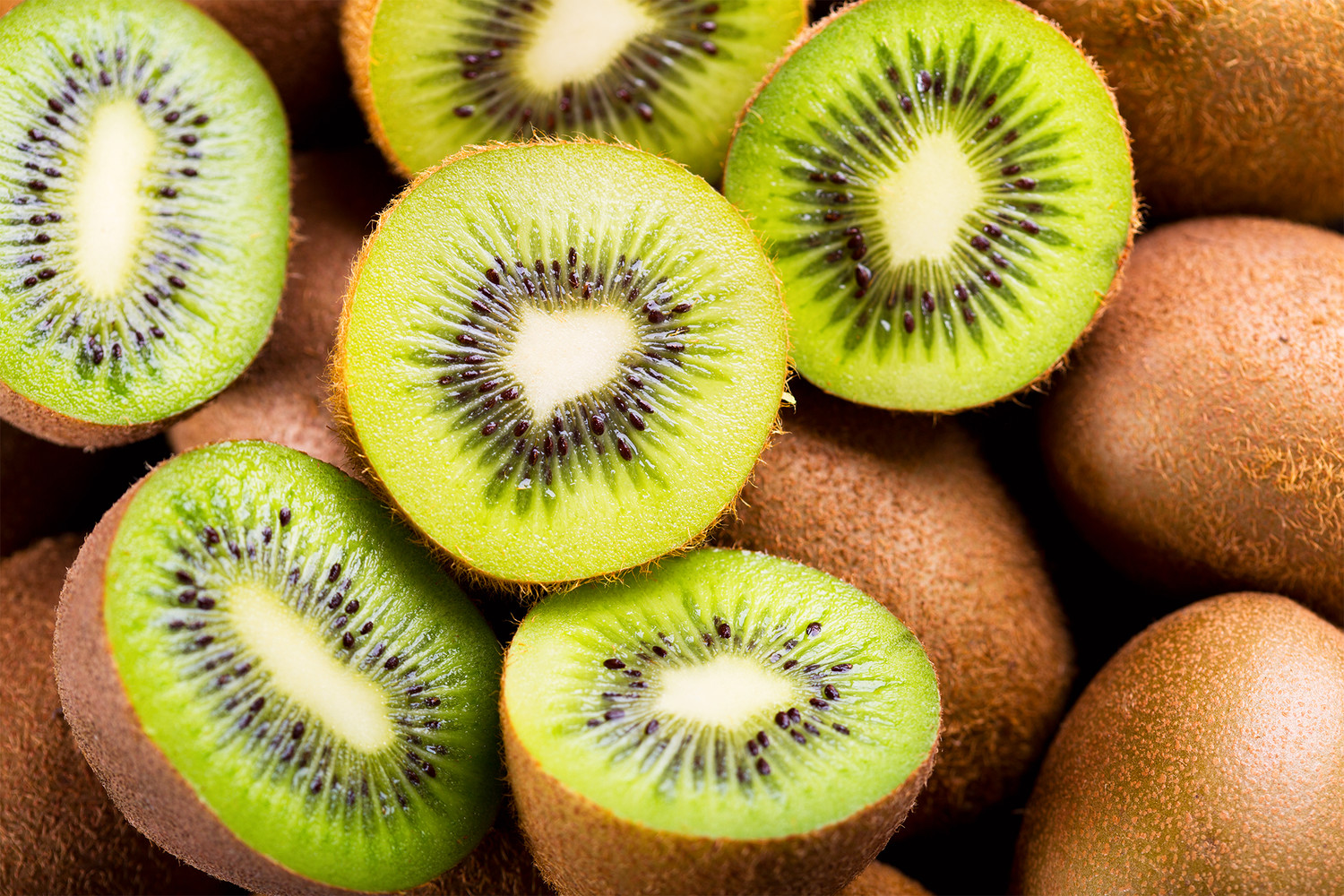 Das passiert, wenn Sie täglich eine Kiwi essen. So wirkt sie sich auf Ihren Körper aus