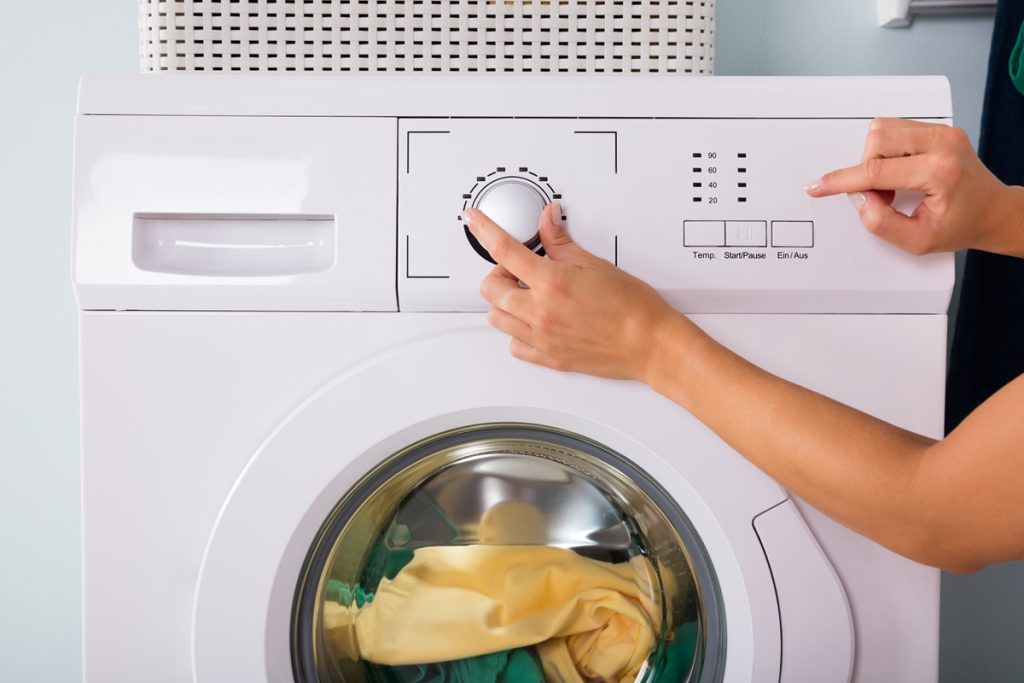 Dies ist eine der am häufigsten ignorierten Funktionen Ihrer Waschmaschine, aber sie ist die beste Methode, um Wäsche bei Regen und kaltem Wetter zu waschen.