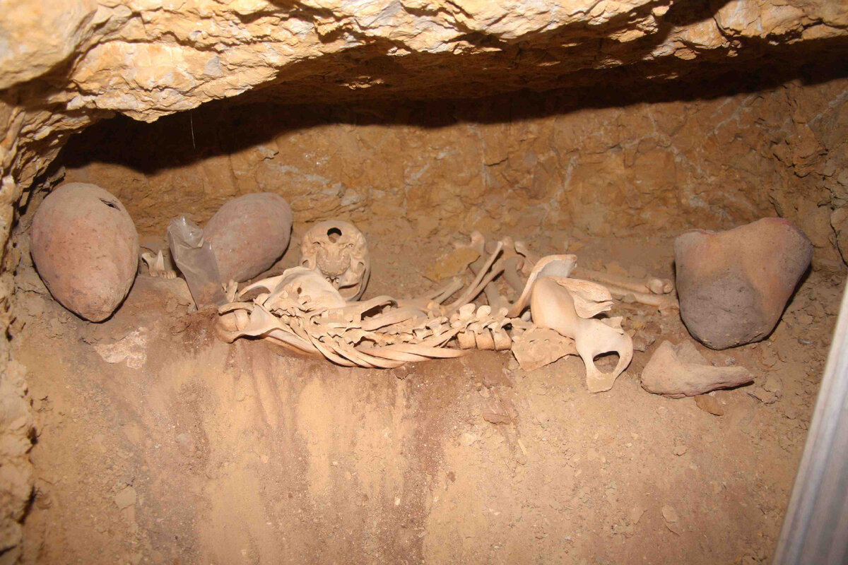 Ein vergessenes Dorf unter dem Sand. Zwei 7000 Jahre alte Mumien in der Sahara enthielten DNA, die nicht zu modernen Menschen gehört.
