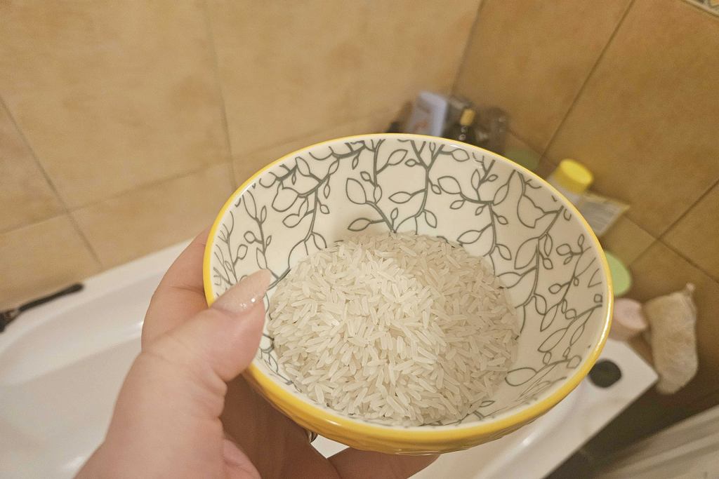 Geben Sie zwei Esslöffel in ein Glas und schaffen Sie einen wunderbaren Duft für Ihr Badezimmer. Es wird wie in einem Spa duften.
